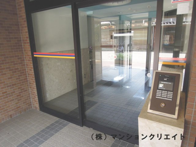 信開ベルシー城東の防犯設備|マンション出入口にはオートロックのセキュリティがあります