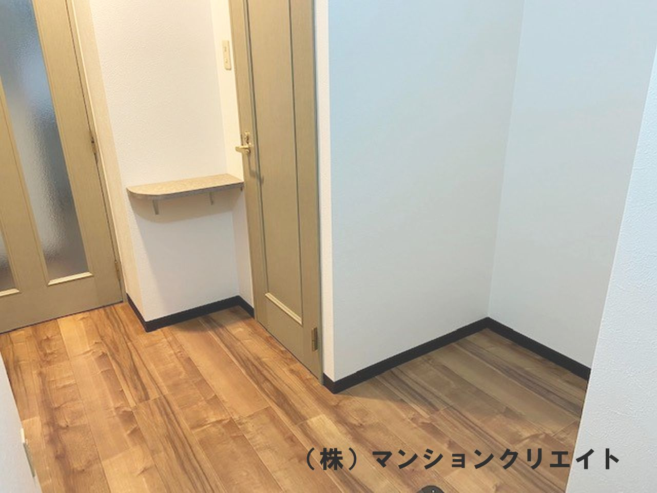 信開ベルシー城東の玄関|玄関ホールには便利なスペースが多数あり