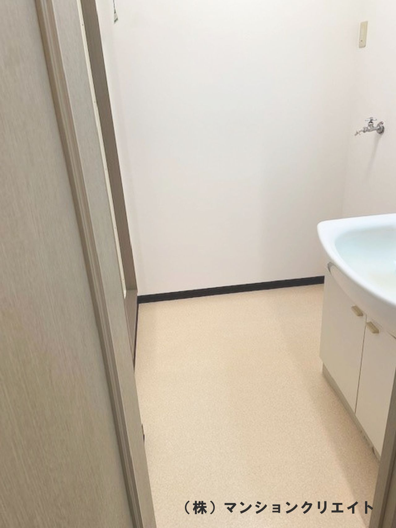 信開ベルシー城東の脱衣所|クロス・CF貼替済