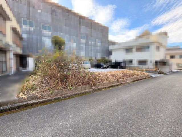 高知市瀬戸2丁目　売土地の前面道路含む現地写真