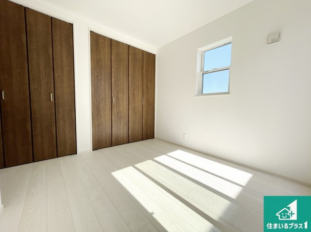 高槻市西町　第5期　新築一戸建ての洋室|シンプルな洋室は、自分好みのインテリアが楽しめます♪ご家族とインテリアや家具を選びに行くのは新築購入時の醍醐味の一つです。ぜひお楽しみください♪