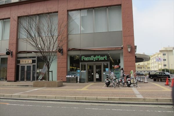 フォースアベニューの周辺