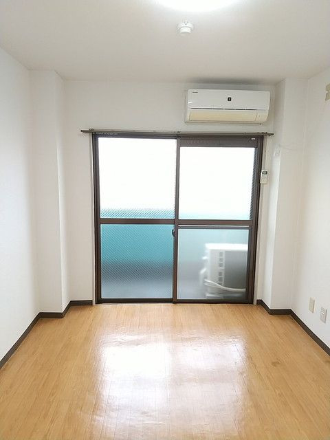 フォースアベニューの居間・リビング