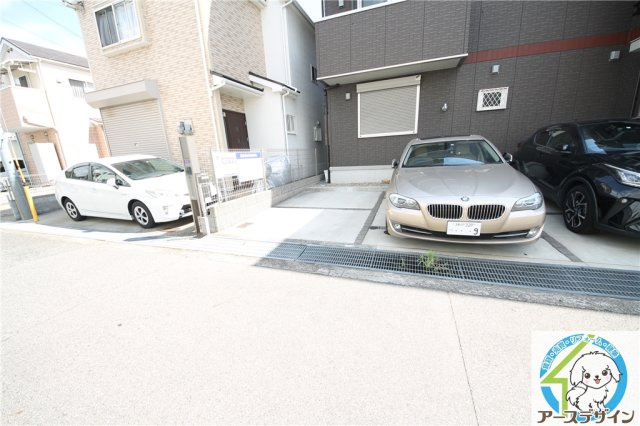 アンティークショコラ三番館の駐車場