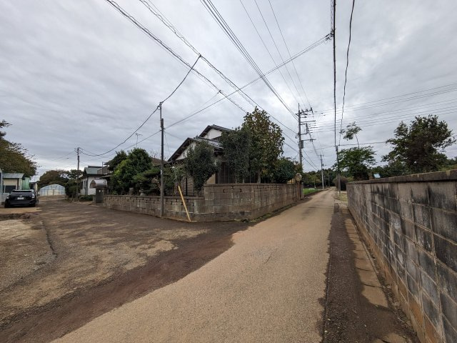 【前面道路含む現地写真】 | 富里市御料　中古戸建