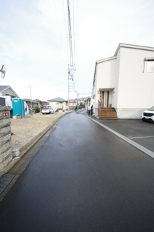 【前面道路含む現地写真】