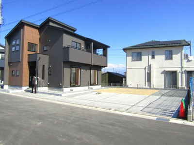 【駐車場】 | ブルーミングガーデン甲府市上今井町　2号棟 | 駐車場に車を止められます