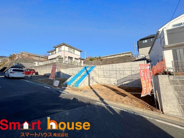 町田市成瀬　売地2区画　建築条件無の前面道路含む現地写真