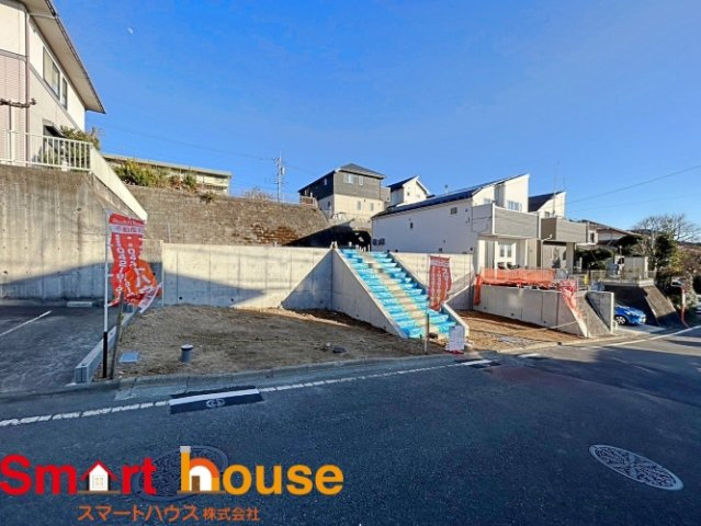 町田市成瀬　売地2区画　建築条件無の前面道路含む現地写真