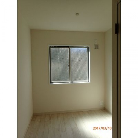 本浦コーポラスⅠの居間・リビング|こちらのリビングで趣味の時間をお楽しみください