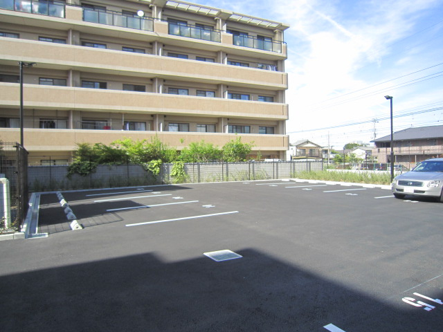 ルシアン西山天王山の駐車場