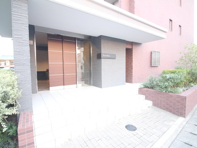 ルシアン西山天王山のエントランス