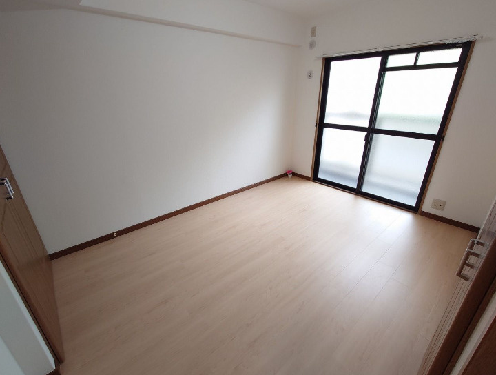 サンライフ清見の洋室