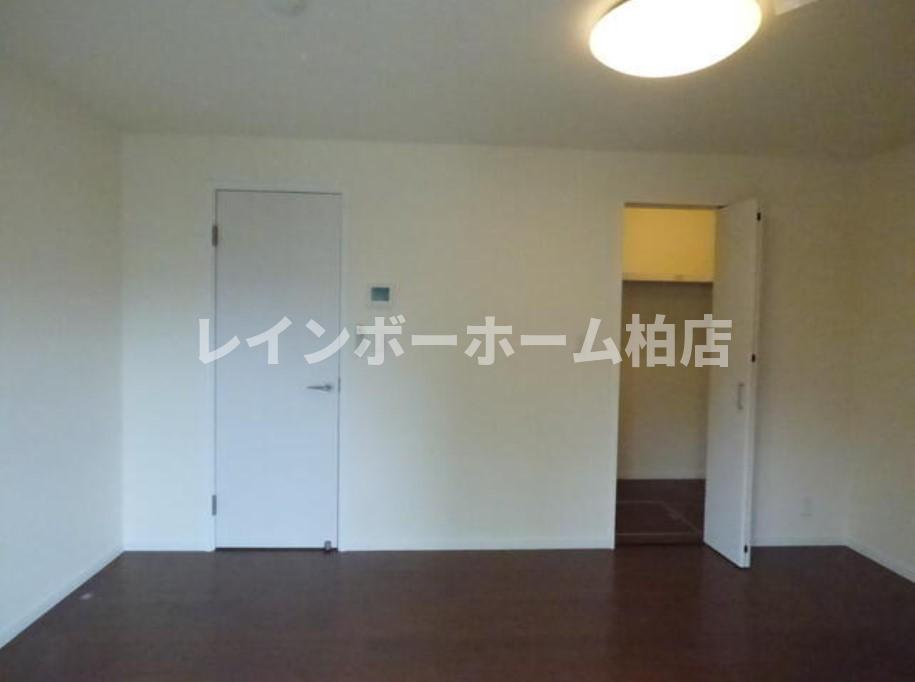 特典：仲介手数料が無料です!!の居間・リビング|おしゃれな居間です