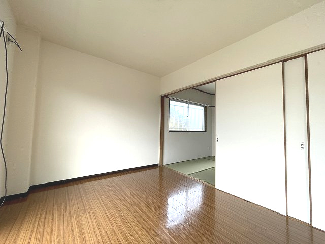 【洋室】 | カルム新宮