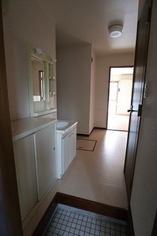 山城コーポＢ号棟の玄関