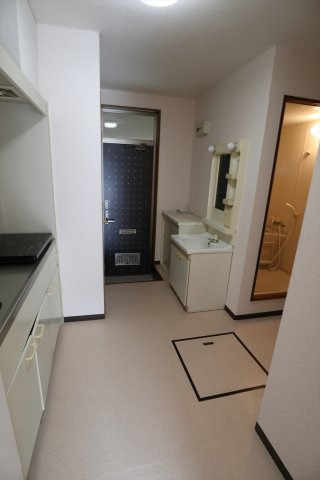 山城コーポＢ号棟の玄関