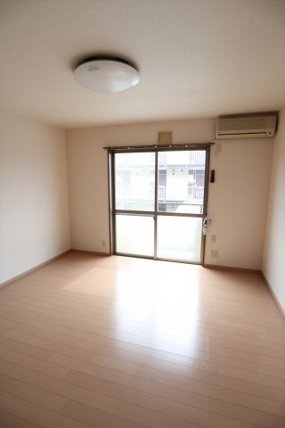 山城コーポＢ号棟の洋室