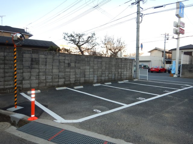 鶴形山東駐車場の外観