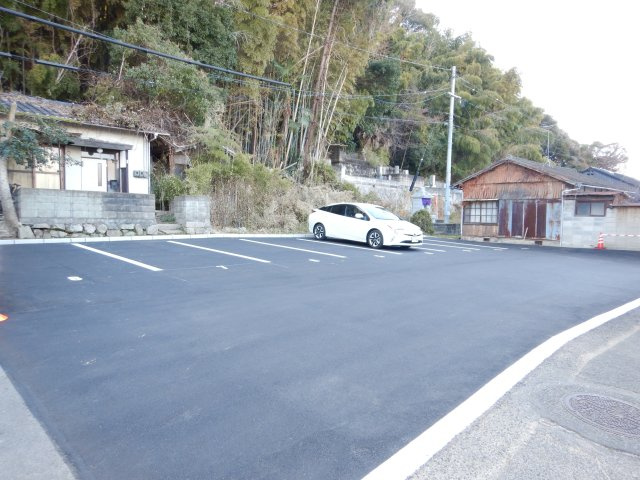 鶴形山東駐車場の外観