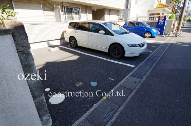 ブランシェの駐車場