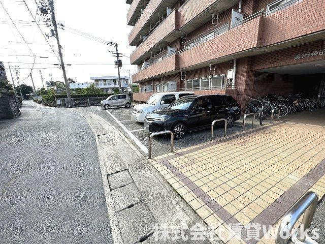 徳島市西新浜町１丁目の賃貸マンションの駐車場|車をお持ちの方に嬉しい駐車場付きの物件です