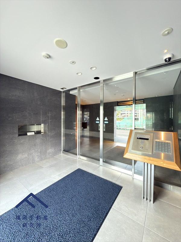 アルファステイツ春日のエントランス