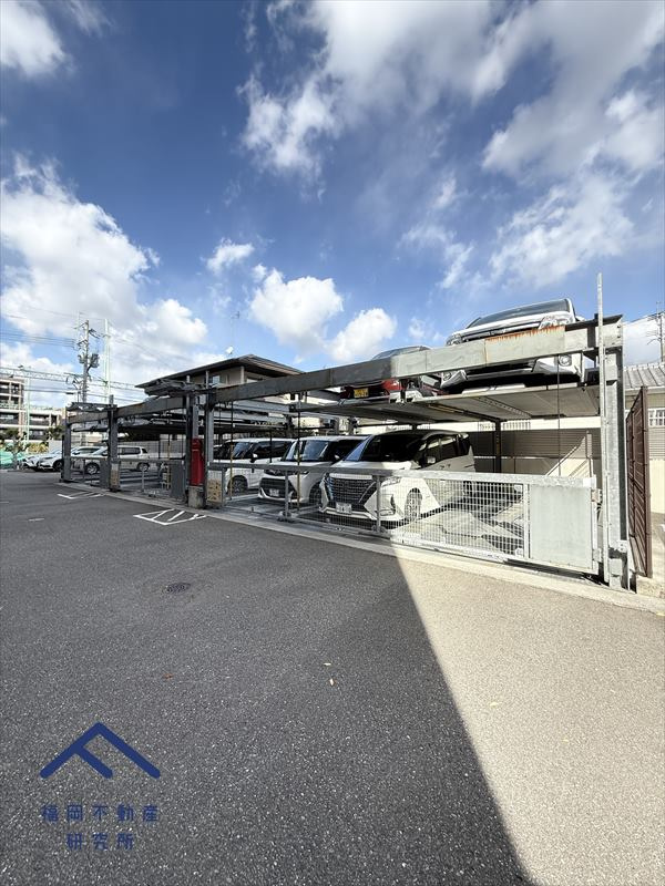 アルファステイツ春日の駐車場