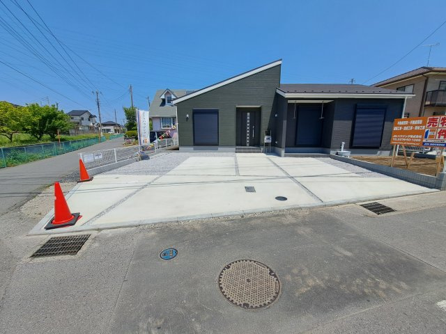 新築　太田市由良町第12　Liveie Garden.S　2号棟の駐車場|現地写真　駐車スペースは並列駐車で2台分可能です！

