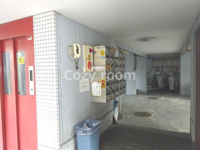 【ロビー】 | Collection江坂 | 建物の内部です