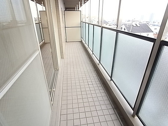 ルーチェ篠原北町（旧：水木六甲シルクハイツ３）のバルコニー