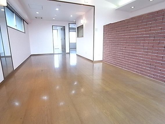 ルーチェ篠原北町（旧：水木六甲シルクハイツ３）の居間・リビング