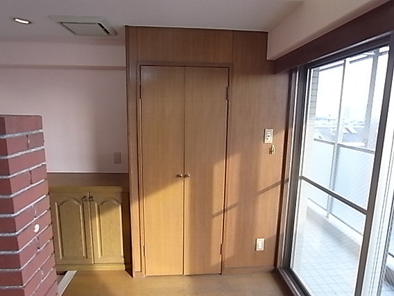 ルーチェ篠原北町（旧：水木六甲シルクハイツ３）の居間・リビング