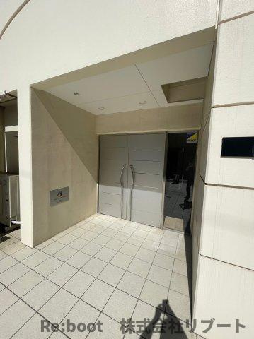 コンフォリア行徳のエントランス