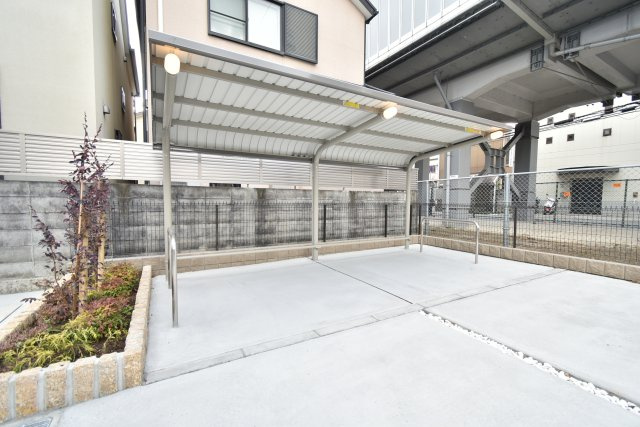 グランクレスタ　シェルの駐車場