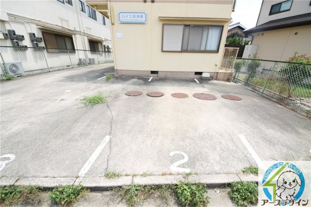 ハイツ高津橋の駐車場