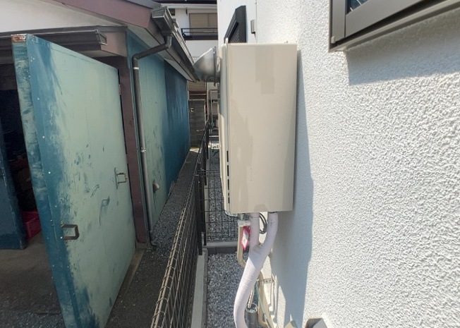 【発電・温水設備】 | 省エネ給湯器とは従来型の給湯器より熱効率が高く、少ない燃料でたくさんのお湯を沸かすことが出来る高効率な給湯器のことを指します。また、省エネ給湯器には種類があり、利便性や効果なども様々です。