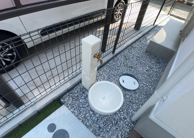 【設備】 | 敷地内には、散水栓や立水栓があります。水道水を直接利用できるため、水を運ぶ手間を省くことが出来ます。大量の水を必要とする洗車作業や清掃などに役立ちます。その他設備とあわせて、現地でご確認ください。