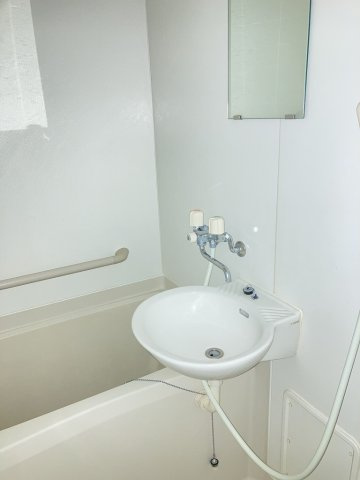 レオネクストブラン　ブルーの浴室