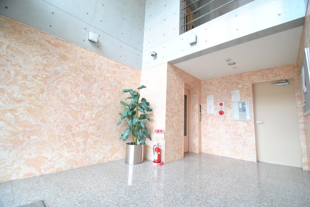 久留米市東櫛原町の賃貸マンションのエントランス