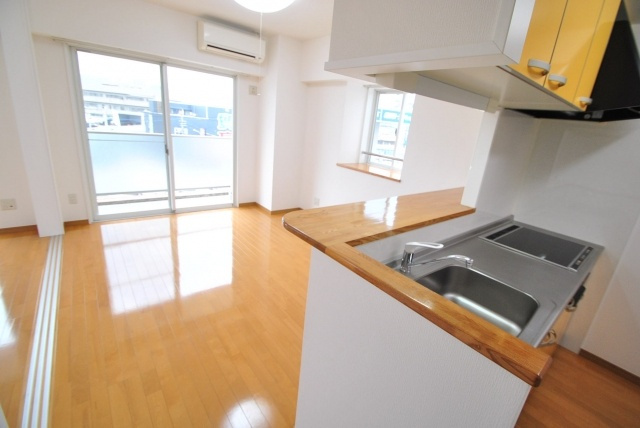 久留米市東櫛原町の賃貸マンションの居間・リビング|同タイプ　イメージ写真