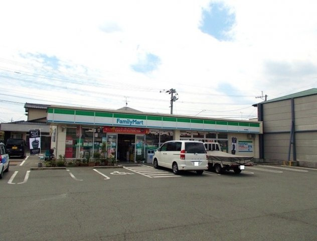 ヴィラ　スクエアＢの周辺|ファミリーマート　永江団地店まで500m