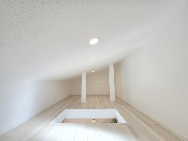 羽村市川崎3丁目　全2棟の収納|荷物もたくさん入れられます！小屋裏収納庫♪
