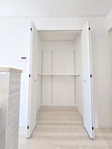 羽村市川崎3丁目　全2棟の収納