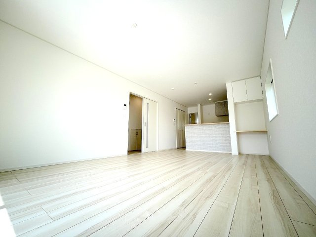 羽村市川崎3丁目　全2棟の居間・リビング|日当たりの良い南西向きリビング♪
