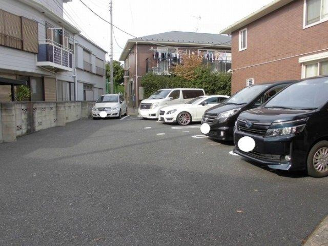 マリーコートの駐車場