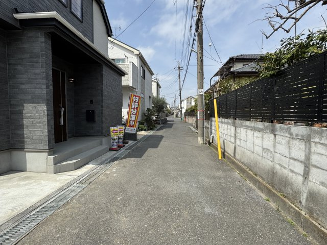 流山市鰭ヶ崎新築戸建【鰭ヶ崎小学校：9分】の前面道路含む現地写真|北東側前面道路