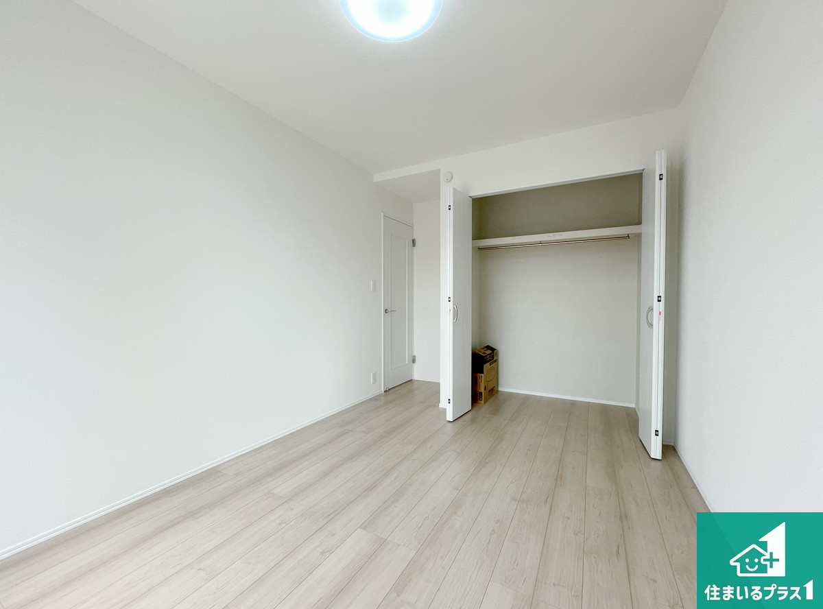 明石市東朝霧丘　第3期　新築一戸建ての洋室|シンプルな洋室は、自分好みのインテリアが楽しめます♪ご家族とインテリアや家具を選びに行くのは新築購入時の醍醐味の一つです。ぜひお楽しみください♪