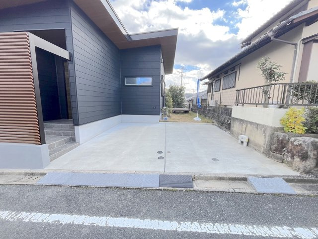 大佐野６丁目戸建の駐車場