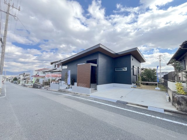 大佐野６丁目戸建の前面道路含む現地写真